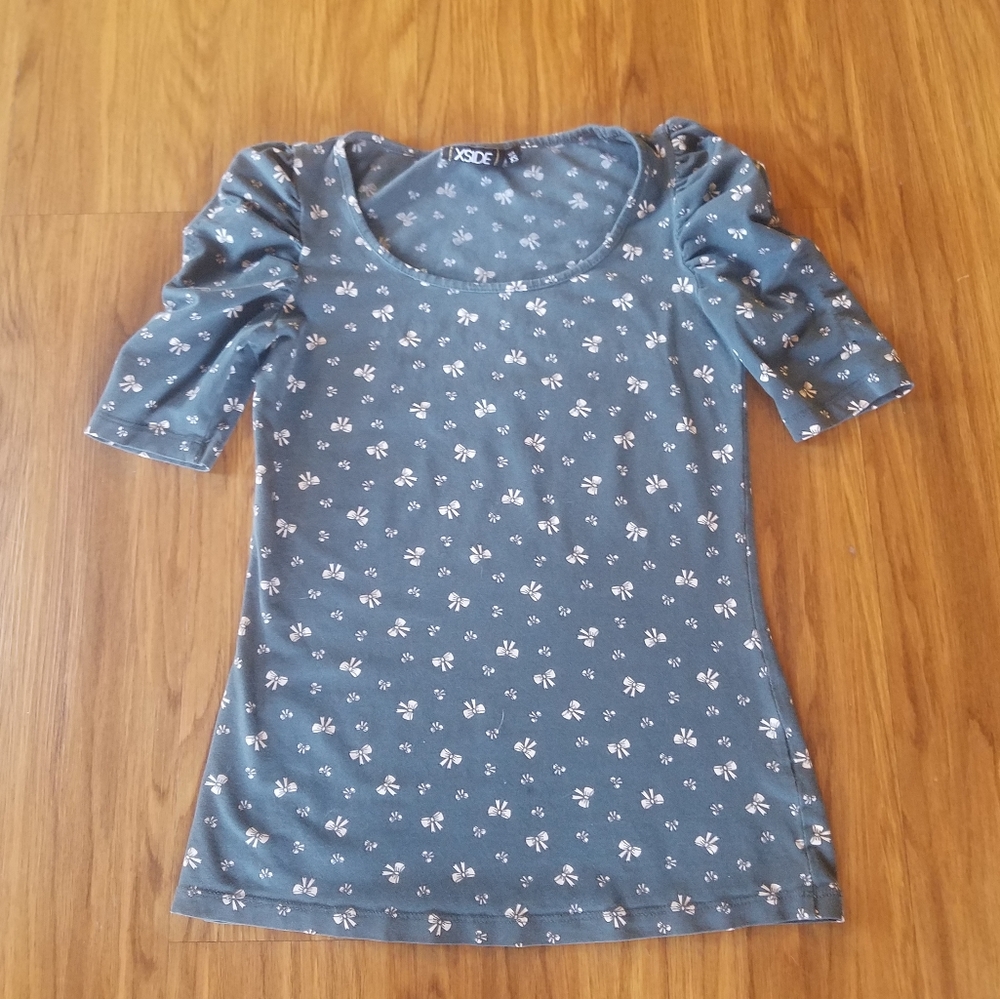 **2 for $13** Bow Pattern Ruched Sleeve Basic Top - Picture 2 of 6